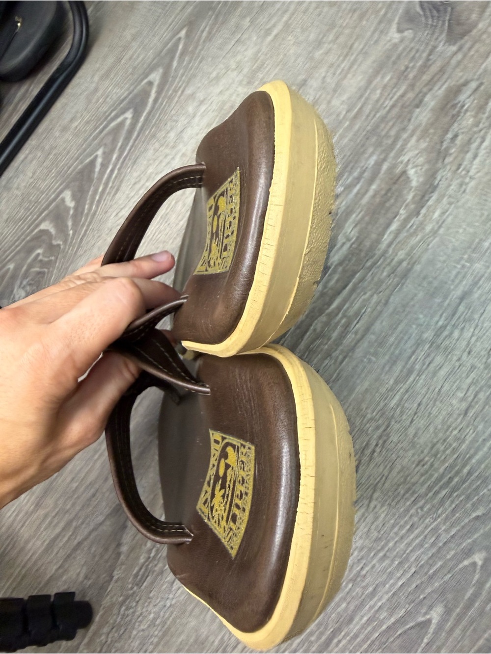 Island Slipper Classic Leather Flip Flop Sandals M6/W7 - Picture 4 of 9